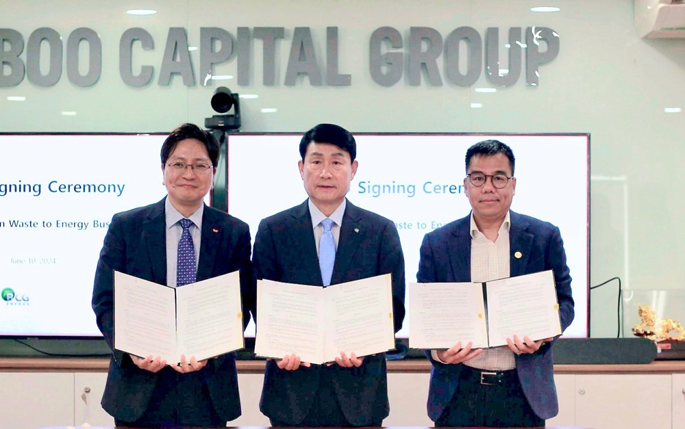 Tin tức Điện Sao Việt - Sau lễ ký kết BCG Energy, SK Ecoplant và SLC sẽ lên kế hoạch hợp tác đầu tư xây dựng các phương án xử lý rác thải bao gồm tái chế, phân loại và xử lý các bãi rác thải, xây nhà máy đốt rác phát điện và phát triển dự án quốc tế giảm khí thải nhà kính