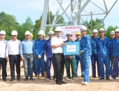 Chủ tịch HĐTV EVN Dương Quang Thành thăm và tặng quà đơn vị thi công Dự án đường dây 500kV mạch 3