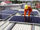 Lý giải vì sao Bộ Công Thương đề xuất điện mặt trời mái nhà dư thừa phát lên lưới giá 0 đồng?