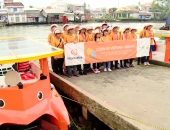 Vĩnh Long tiếp nhận tàu thu gom rác sử dụng năng lượng mặt trời